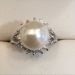 Pearl and crystal ring. Size 6